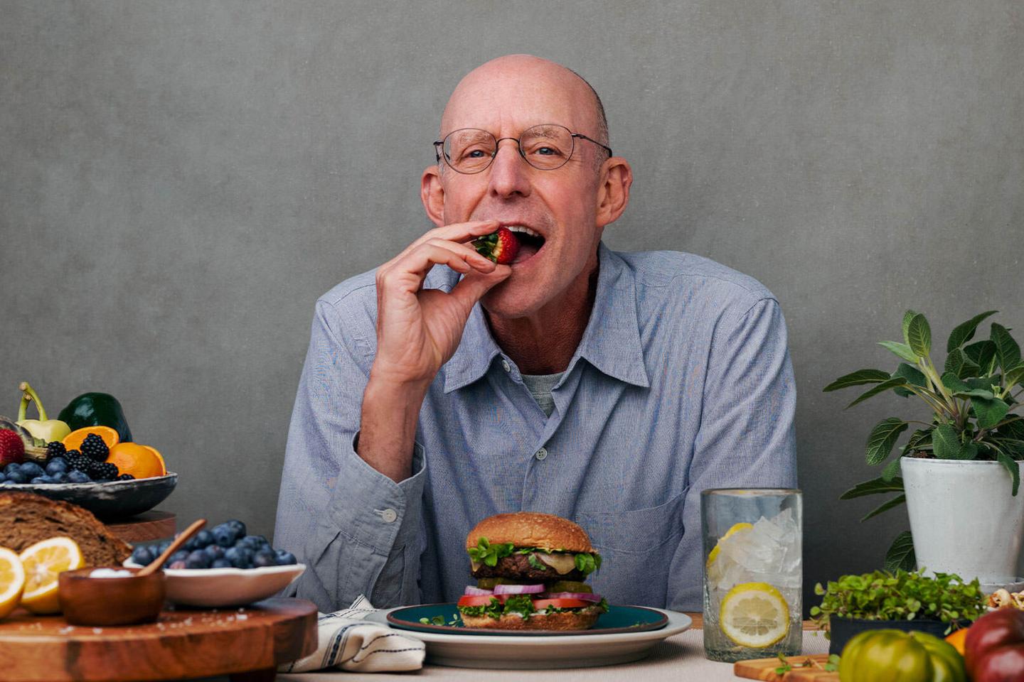 In a new class on MasterClass released November 22, Michael Pollan teaches intentional eating. 
